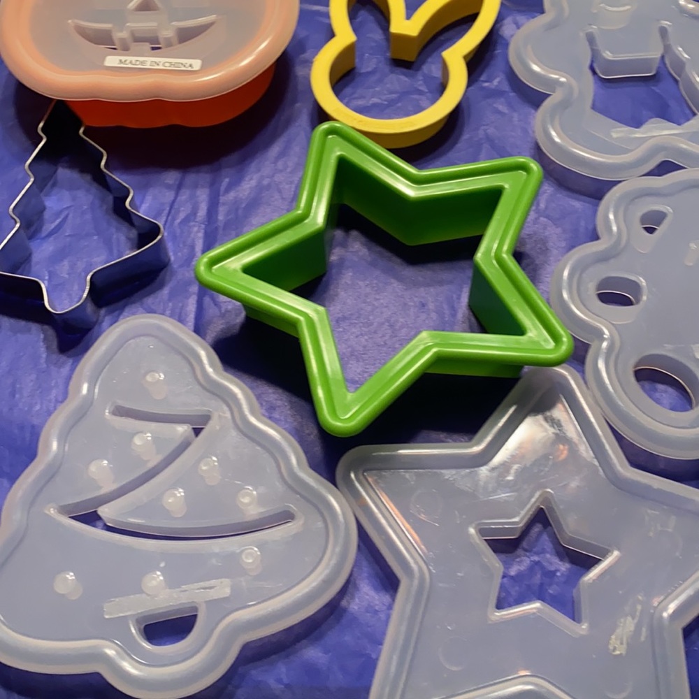 Cookie Cutters NEW Total of 12 - Picture 3 of 9